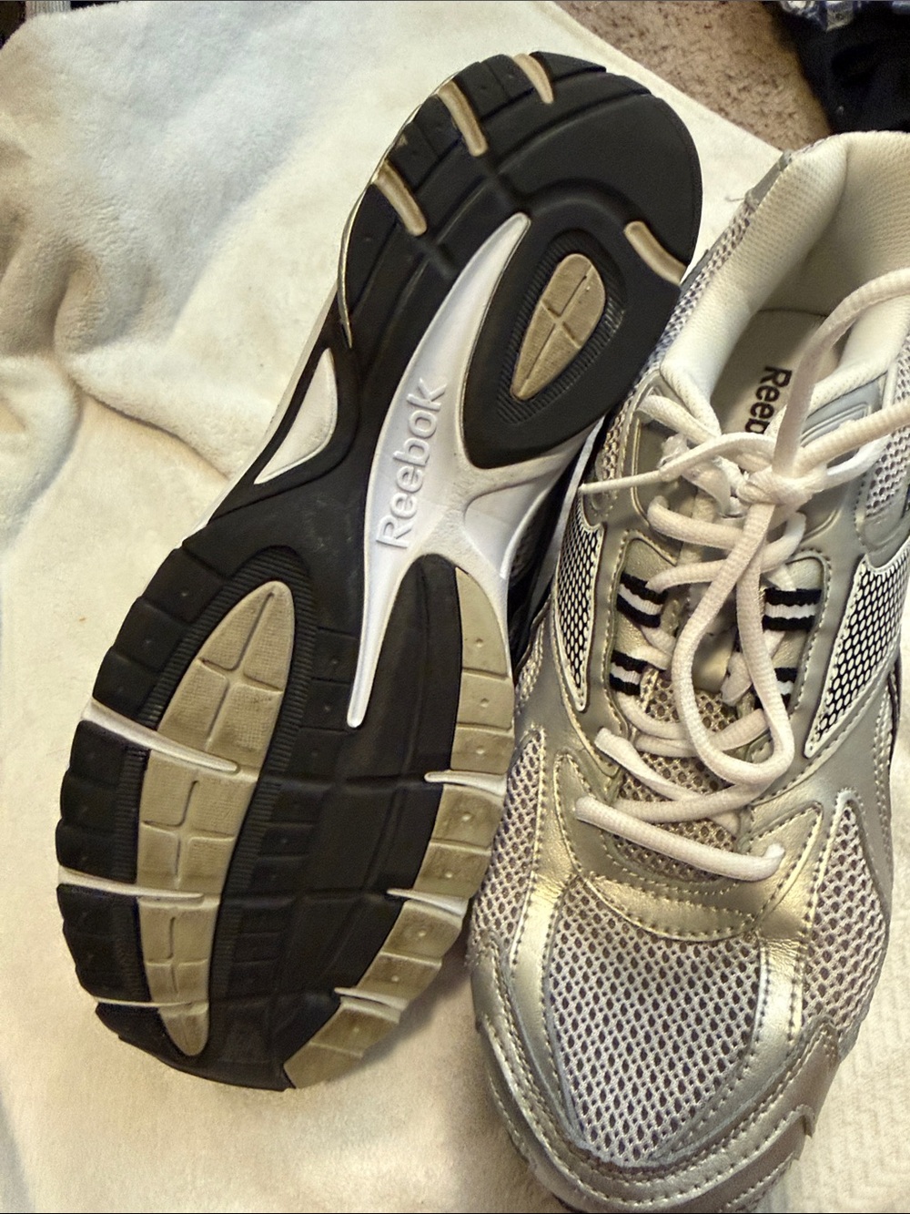 Reebok Silver and Black Men's Athletic Running Sneakers - Picture 4 of 6